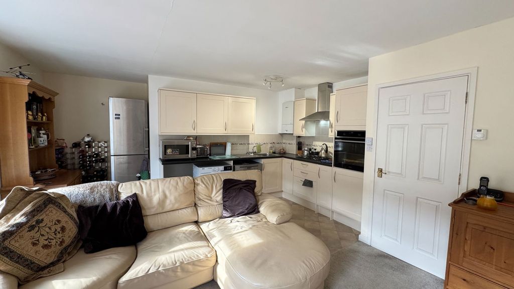 Property photo 3 of 12