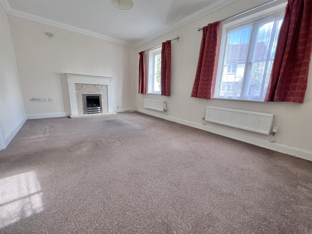 Property photo 2 of 17 Lounge 1.Jpg