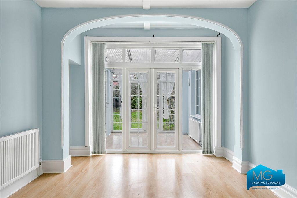 Property photo 3 of 17 Picture No. 02