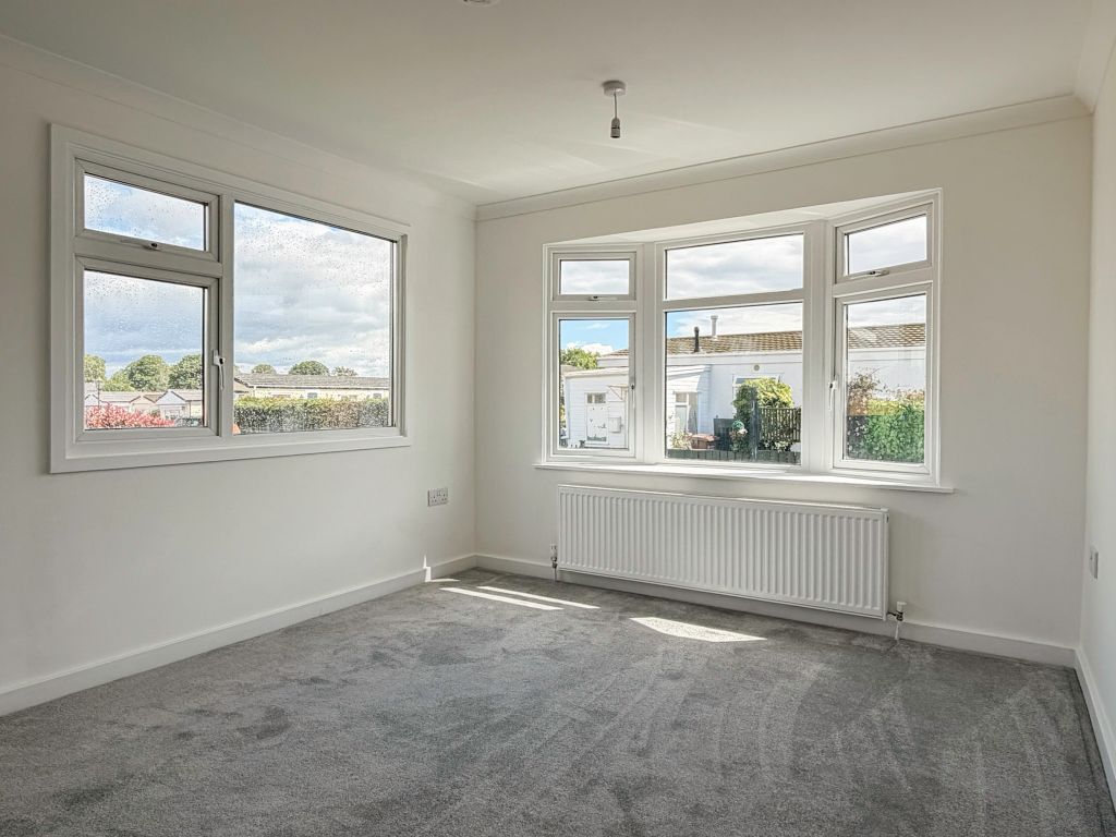 Property photo 3 of 10 Living Room