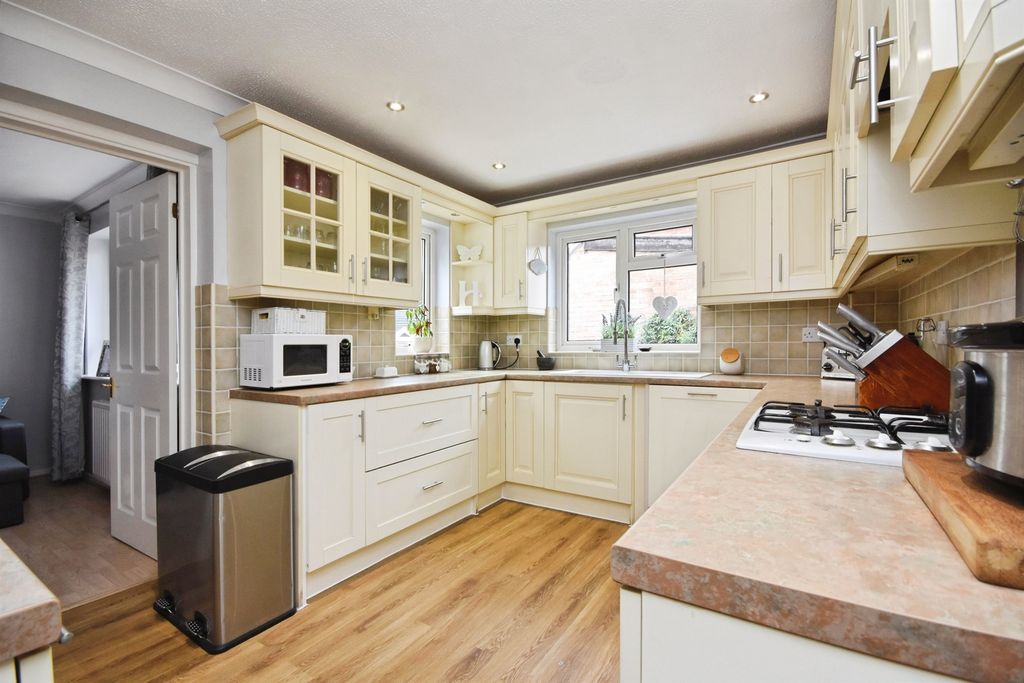 Property photo 3 of 17