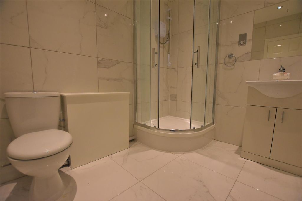 Property photo 3 of 4 Bathroom