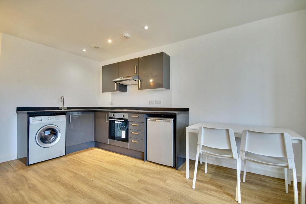 Property photo 3 of 9 C162565D-97D1-4E6E-8144-53F87Eaf8302_1_201_A.Jpeg