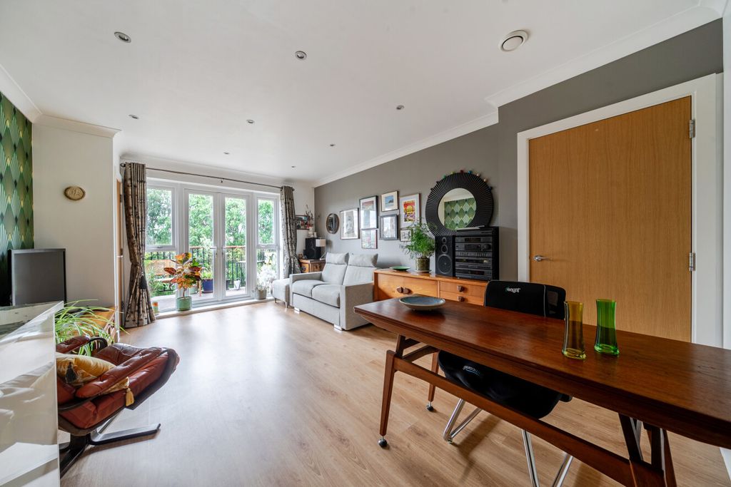 Property photo 2 of 8 1510502-8-6A85A90...
