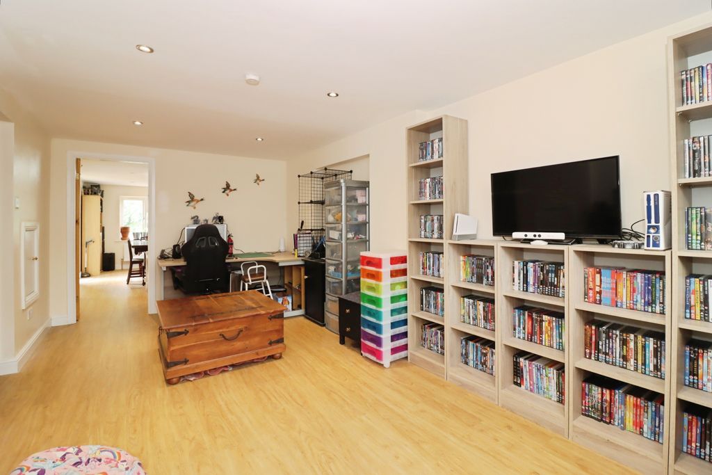 Property photo 2 of 18