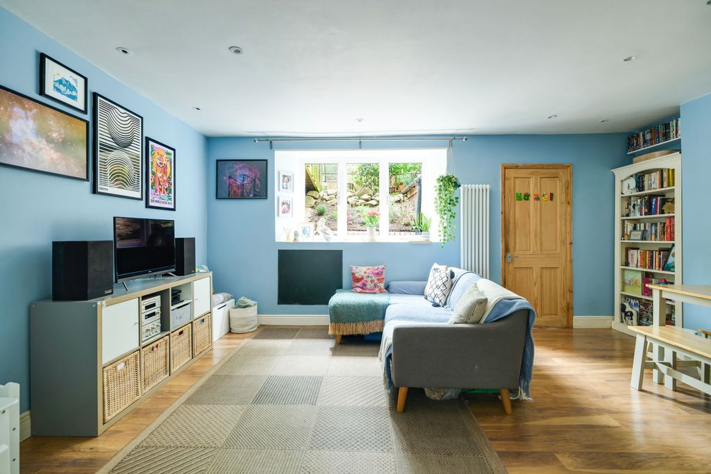 Property photo 1 of 19