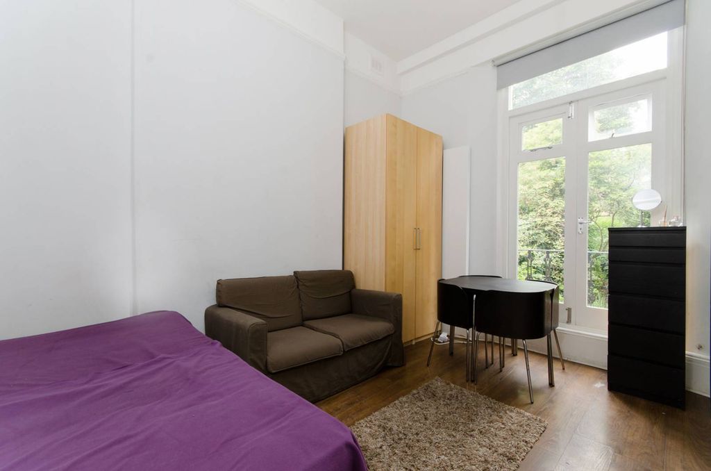 Property photo 1 of 3