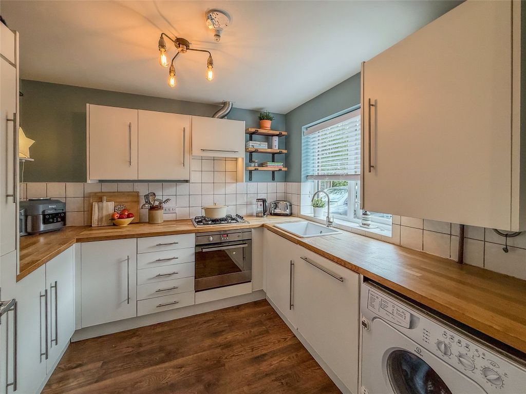 Property photo 3 of 17 Kitchen