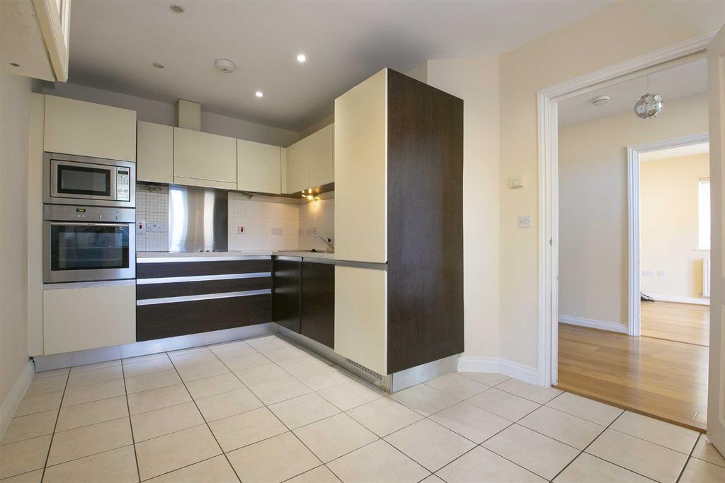 Property photo 2 of 27