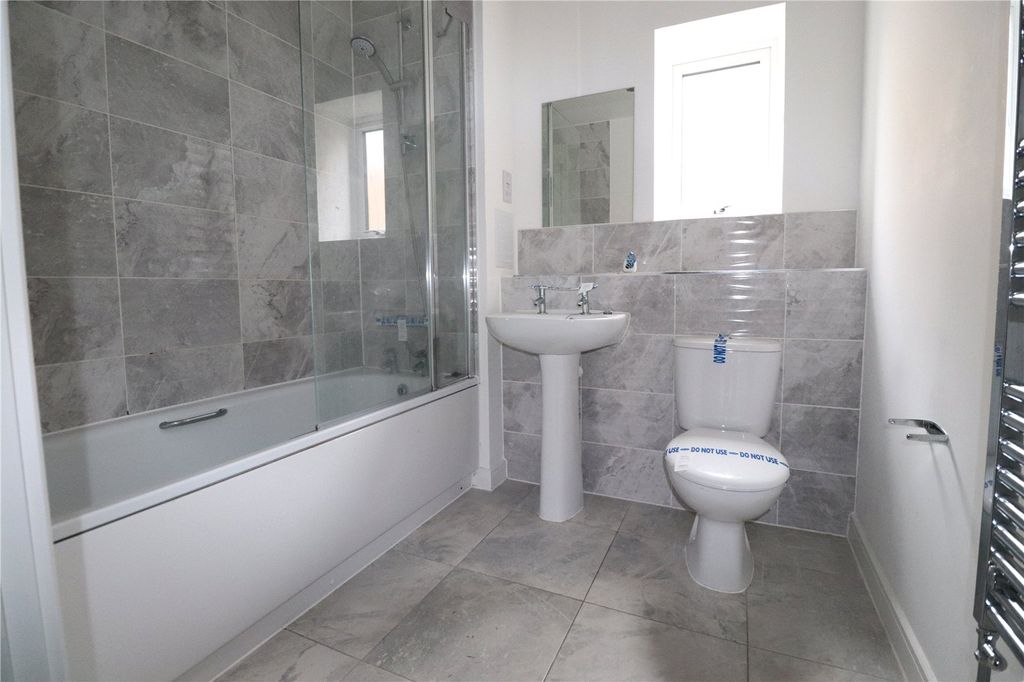 Property photo 3 of 7 Bathroom