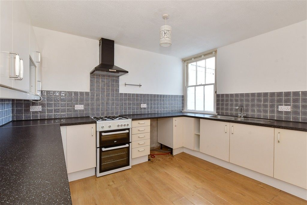 Property photo 3 of 9 Kitchen