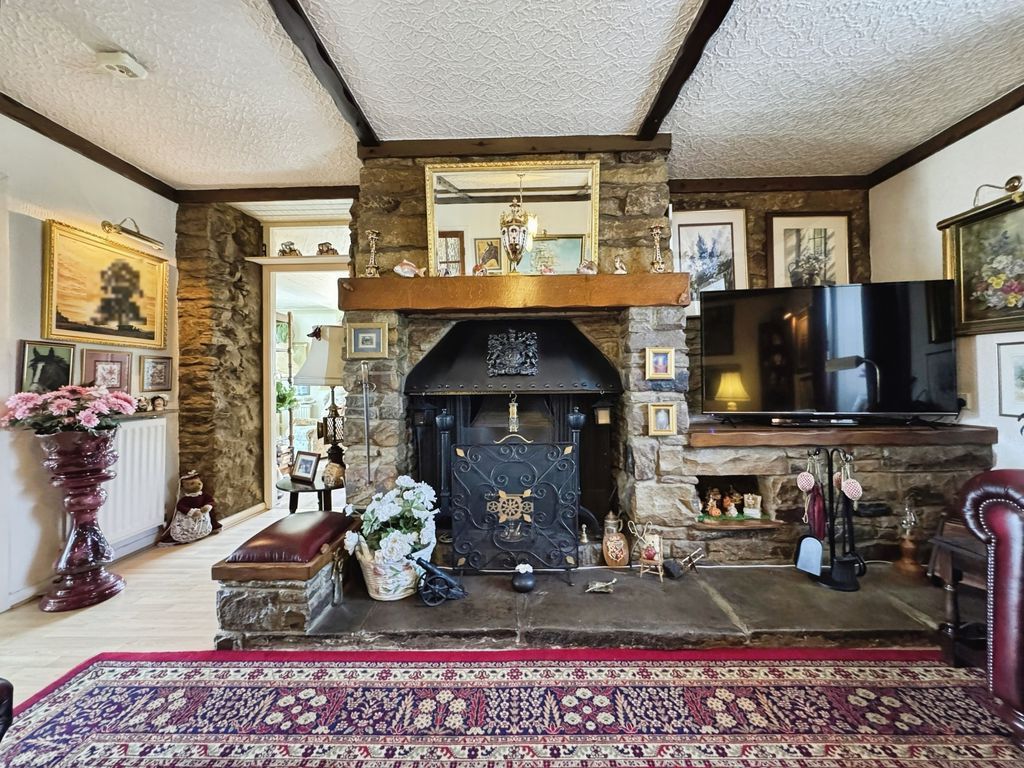 Property photo 3 of 16 Photo 10