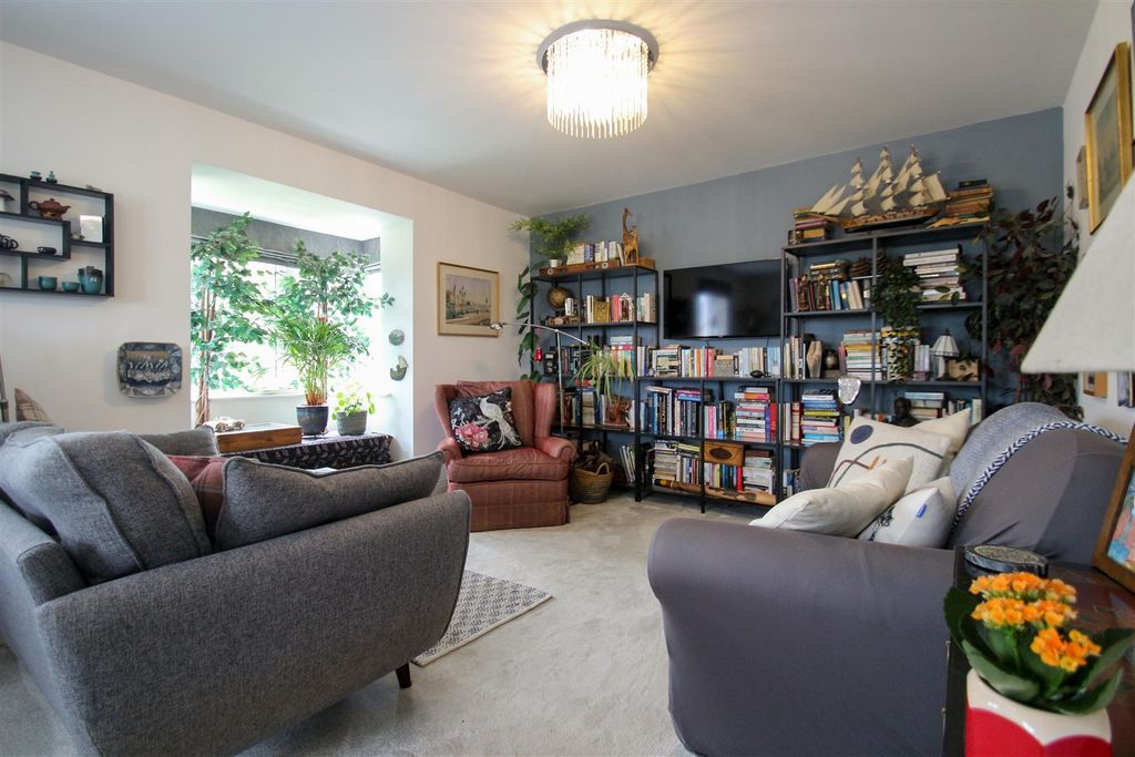 Property photo 2 of 27