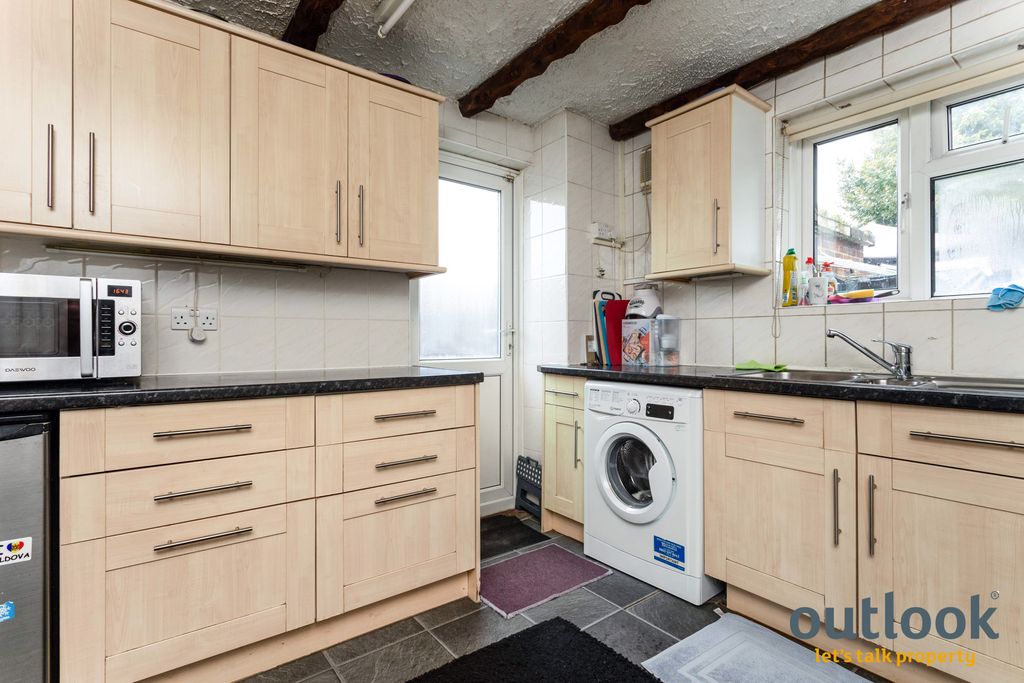 Property photo 3 of 11 24968543-15ba-Ec11-9