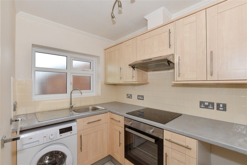 Property photo 3 of 7 Kitchen