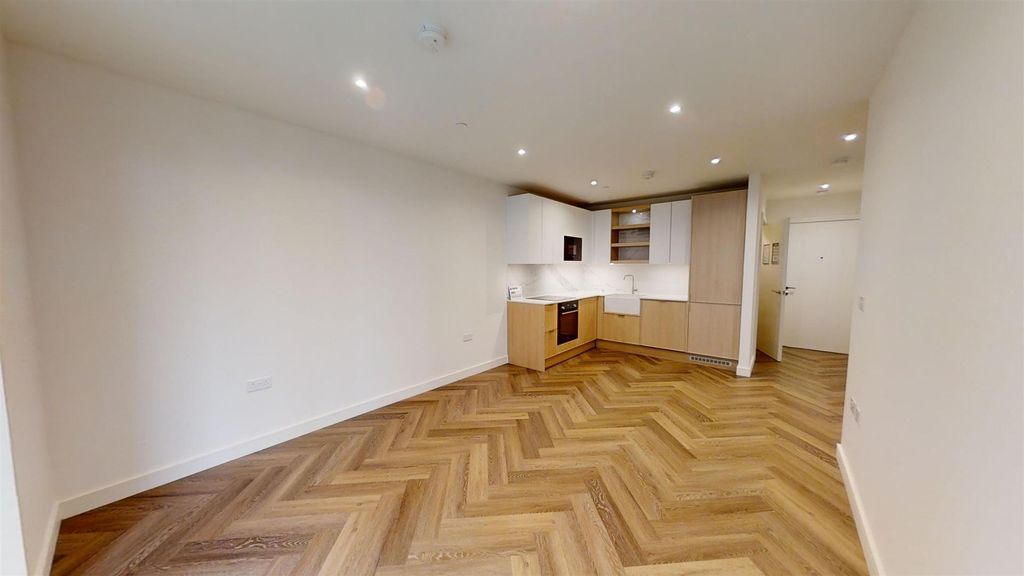 Property photo 3 of 15 Silkstream-The-Hyde-Colindale-12162024_154230.Jpg