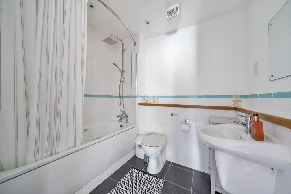 Property photo 2 of 20 Bathroom