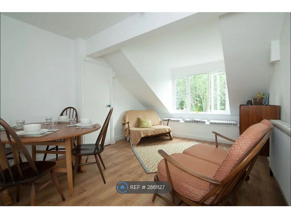 Property photo 2 of 13 Lounge