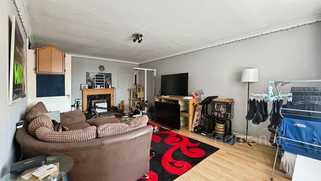 Property photo 3 of 11 Pbox-Img.Jpg