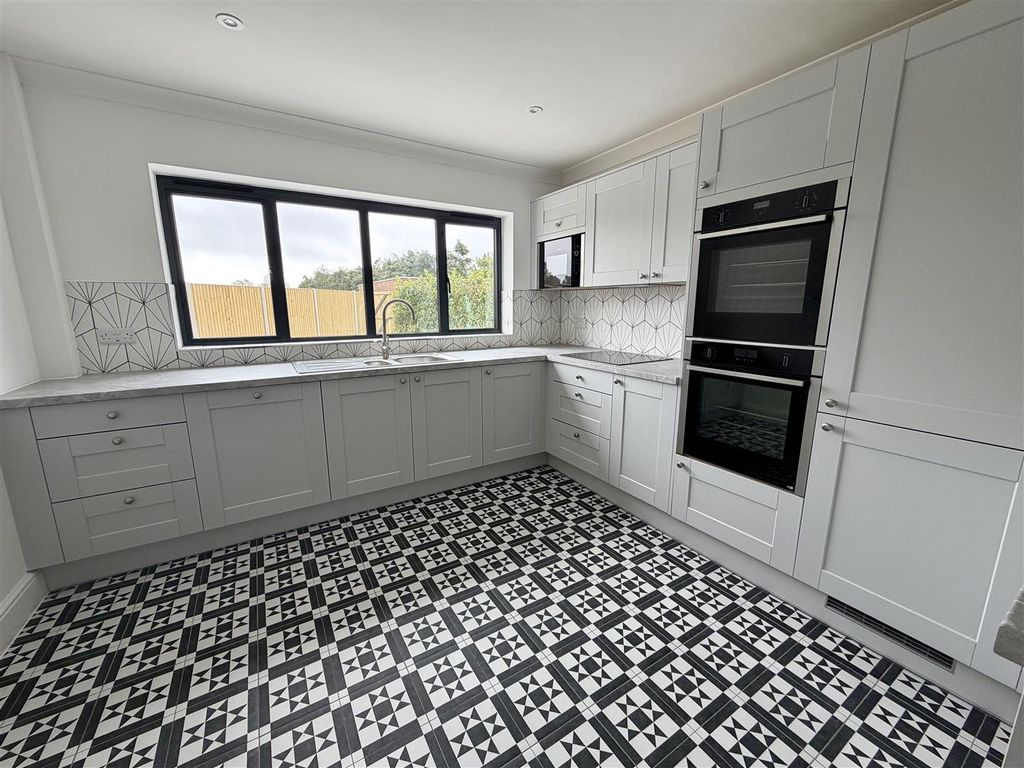 Property photo 2 of 31 Kitchen.Jpeg