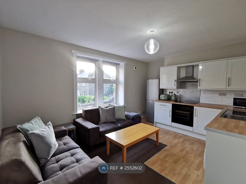 Property photo 1 of 10 Kitchen/Living Room