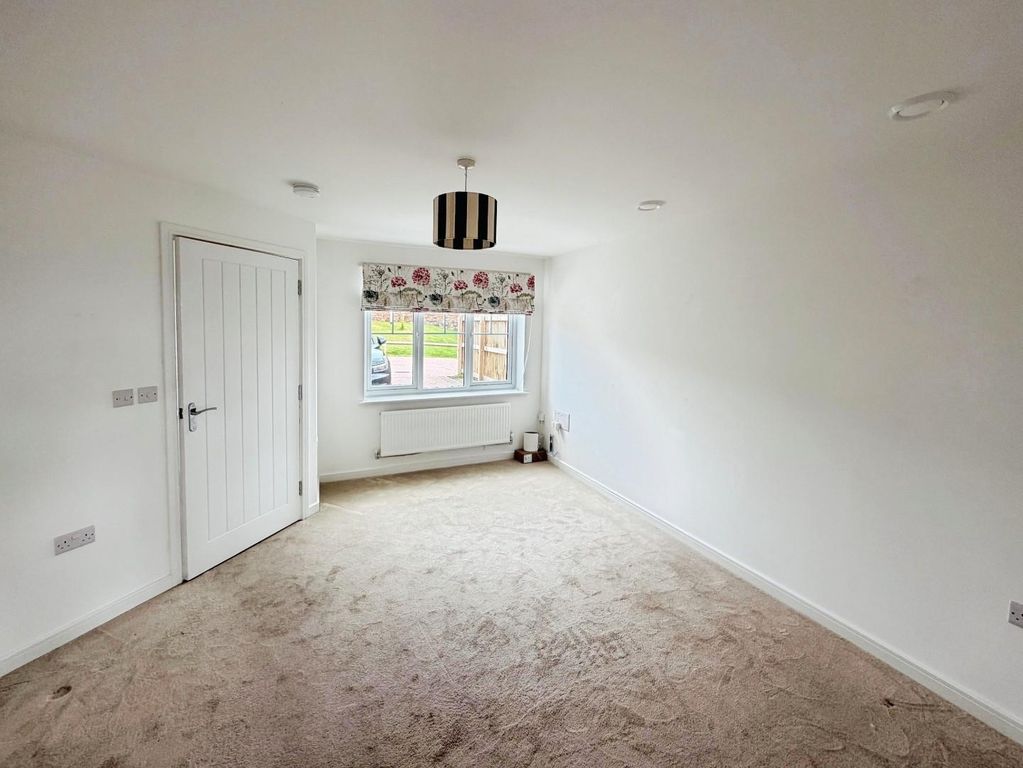 Property photo 3 of 17 Living Room