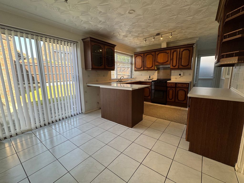 Property photo 3 of 12 Kitchen/Diner