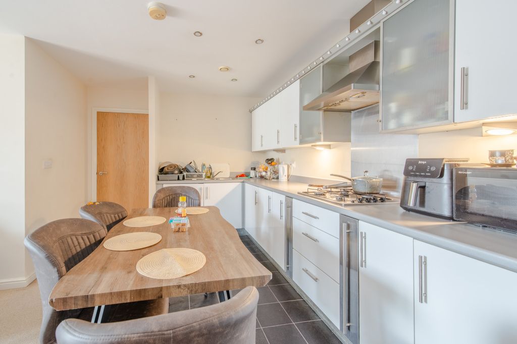 Property photo 3 of 19 Dining Kitchen