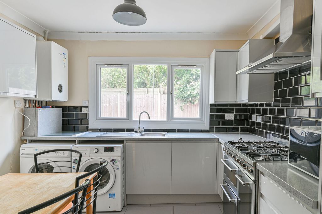 Property photo 2 of 25