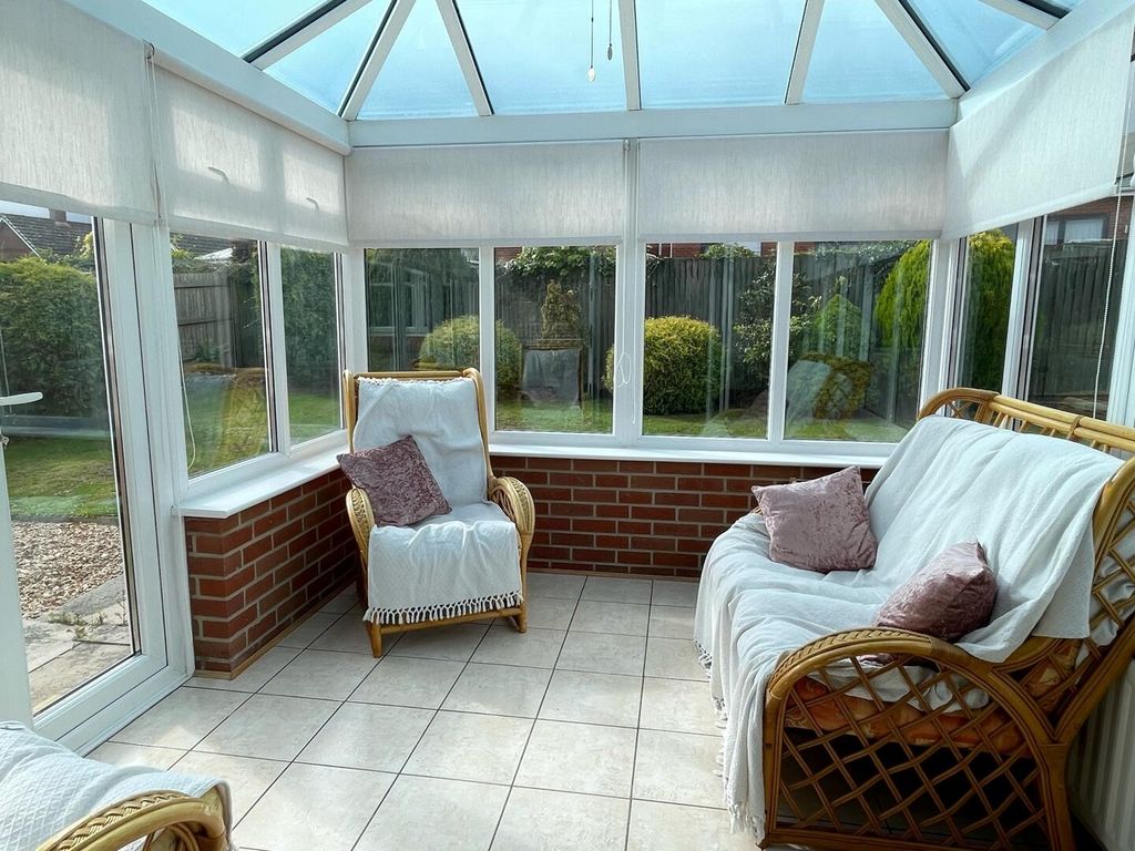 Property photo 2 of 22 Conservatory
