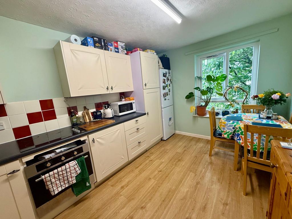 2 bed flat for saleGerddi Rheidol, Aberystwyth SY23 photo 5