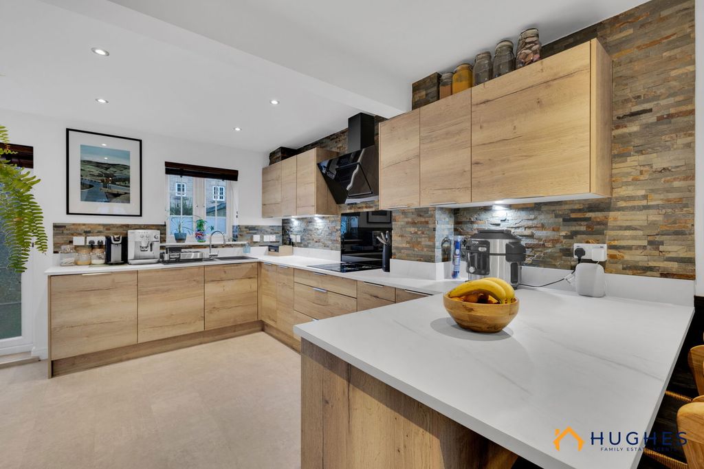 Property photo 2 of 28