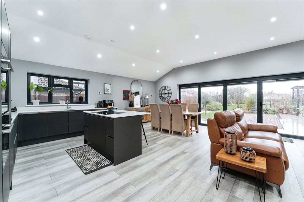 Property photo 2 of 23 Picture No. 24