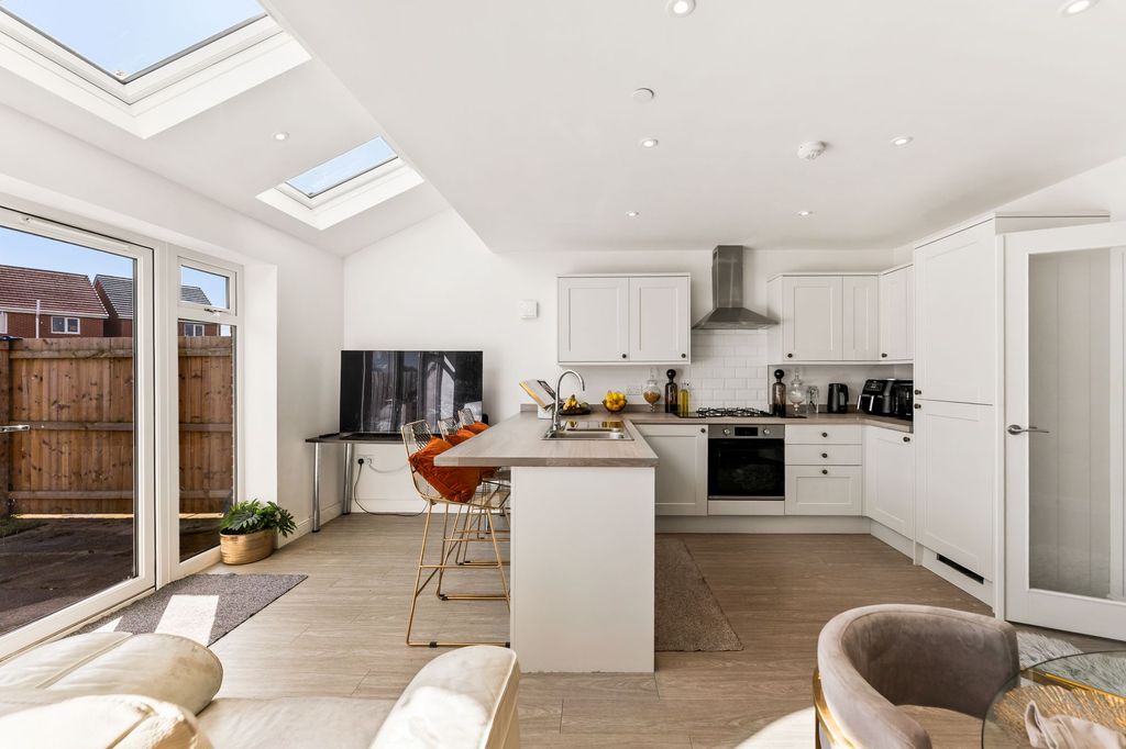 Property photo 2 of 39