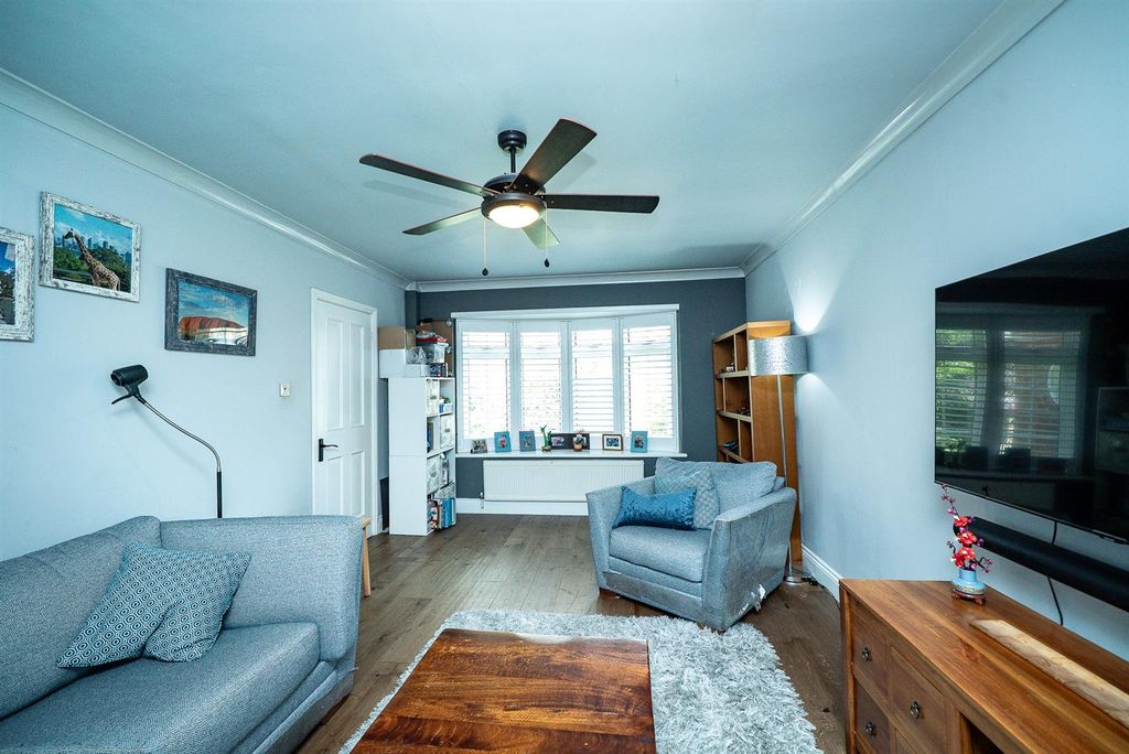 Property photo 2 of 30 48-Harpenden-Road-1011.Jpg