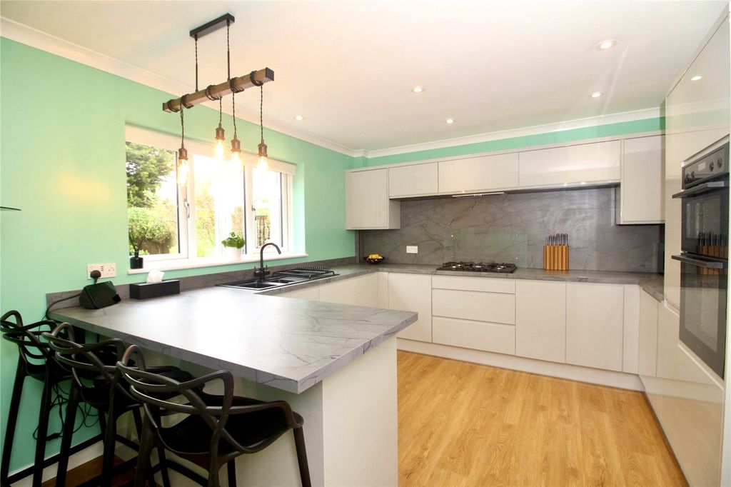 Property photo 2 of 22 Breakfast Kitchen