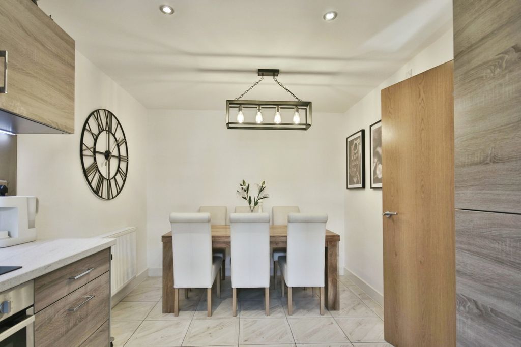 Property photo 3 of 14 4570658