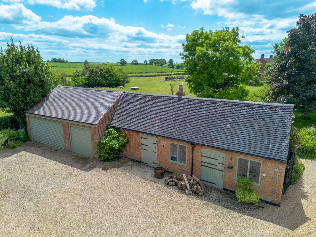 Property photo 3 of 32