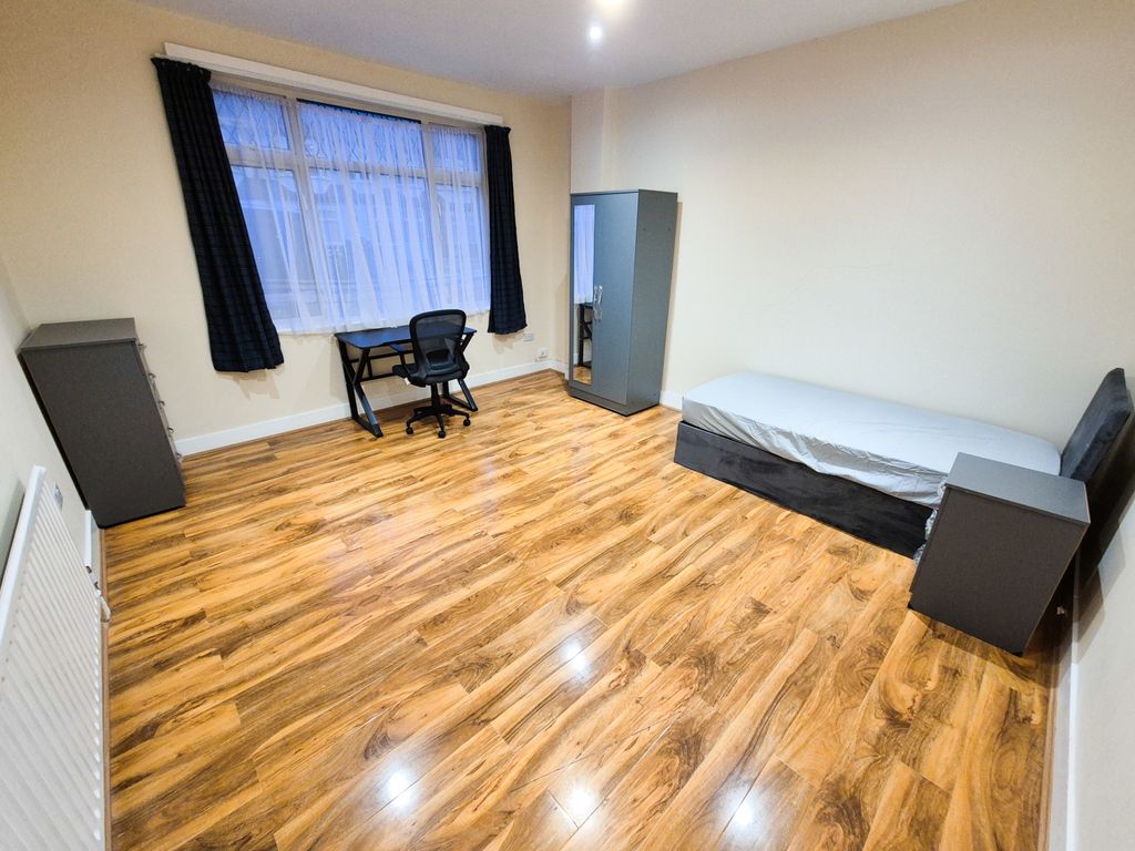 Property photo 1 of 6 Photo 2