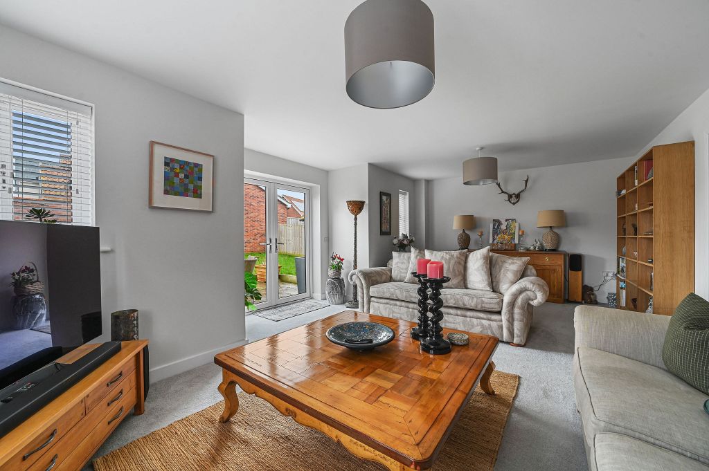 Property photo 3 of 12 Pt-Db(Lh)-11Millersway-6