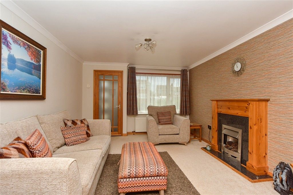 Property photo 2 of 13 Lounge