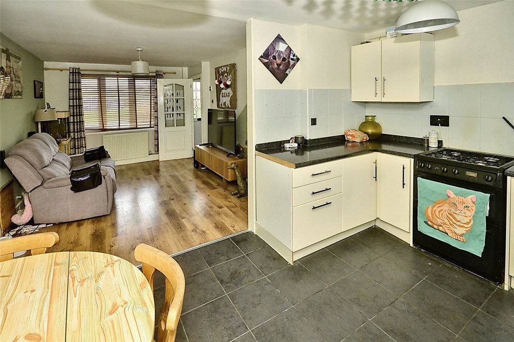 Property photo 3 of 10 Kitchen