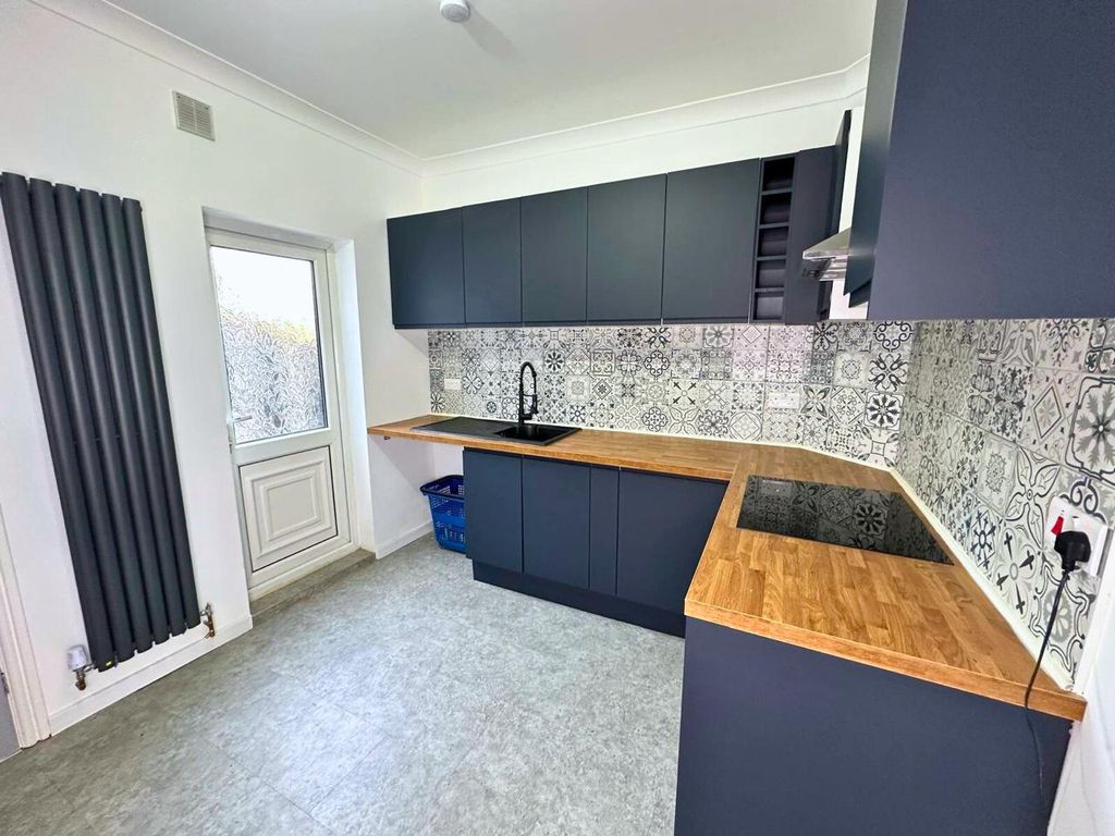 Property photo 1 of 10 153 Blacker Rd, Mapplewell, Staincross, Barnsley, S75 6Db