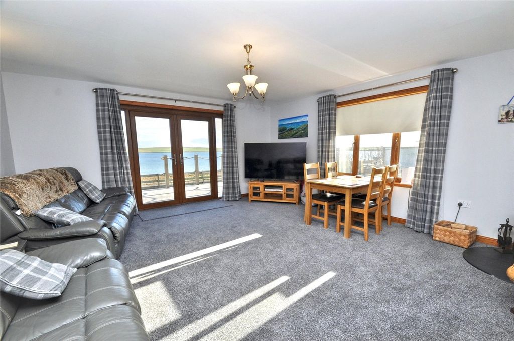 Property photo 2 of 22 Living Room (1)