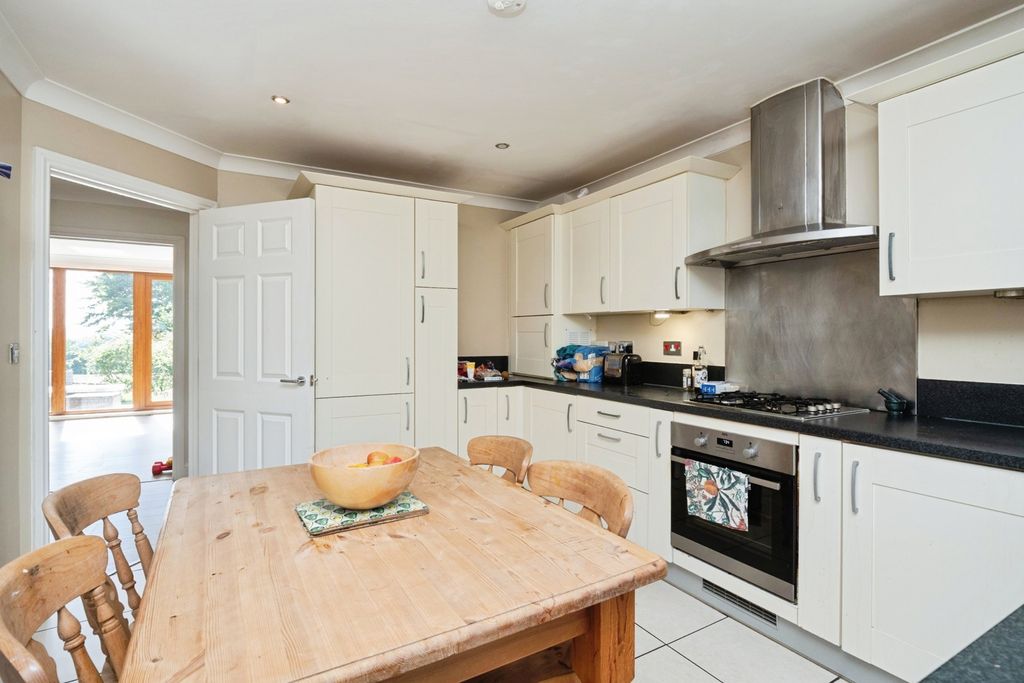 Property photo 3 of 20 Kitchen