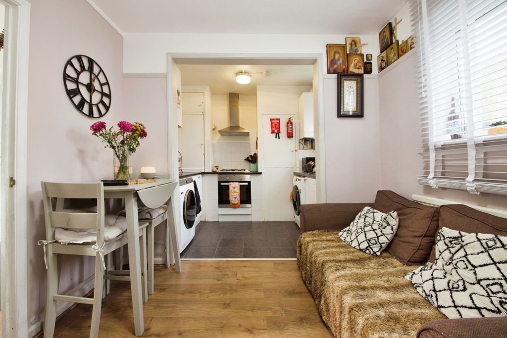 Property photo 1 of 9 2