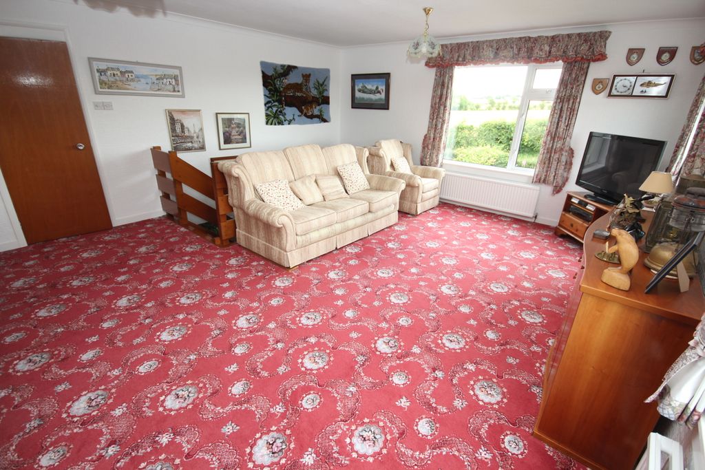 Property photo 2 of 17 Lounge