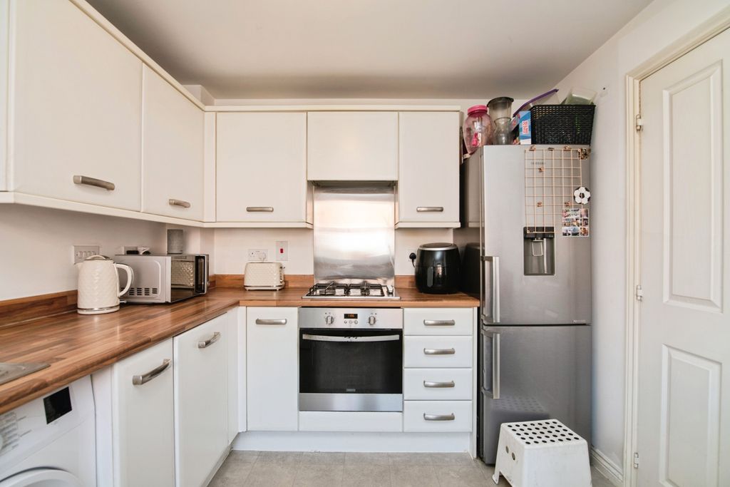 Property photo 3 of 20 Breakfast Kitchen
