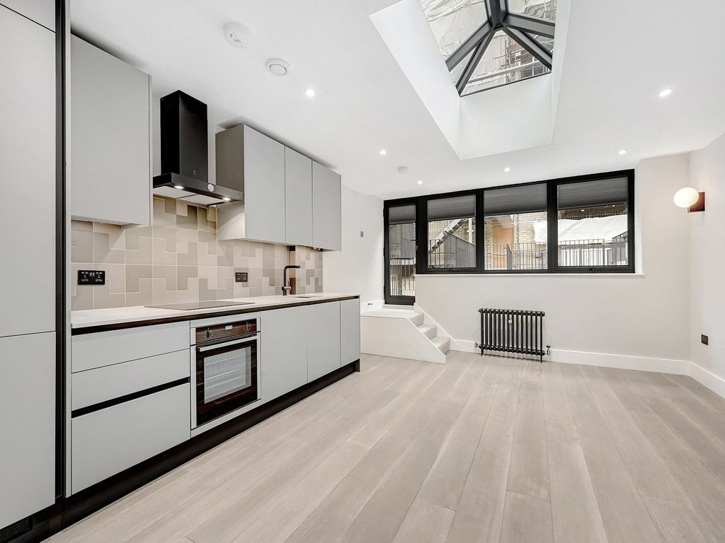 Property photo 2 of 18 Beak Street