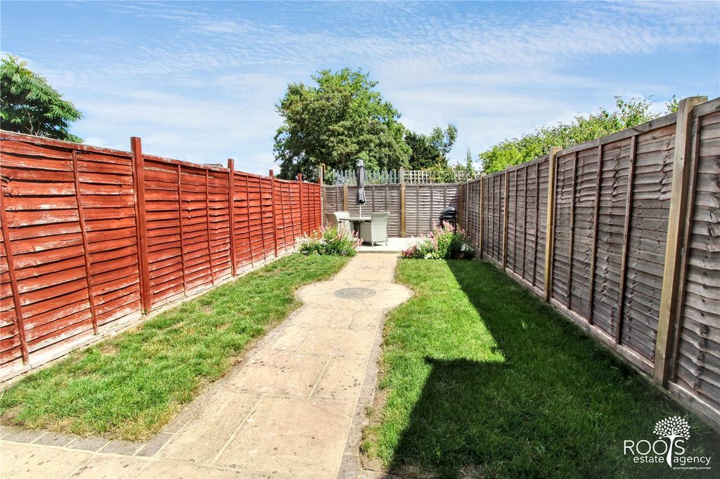Property photo 2 of 9 Garden